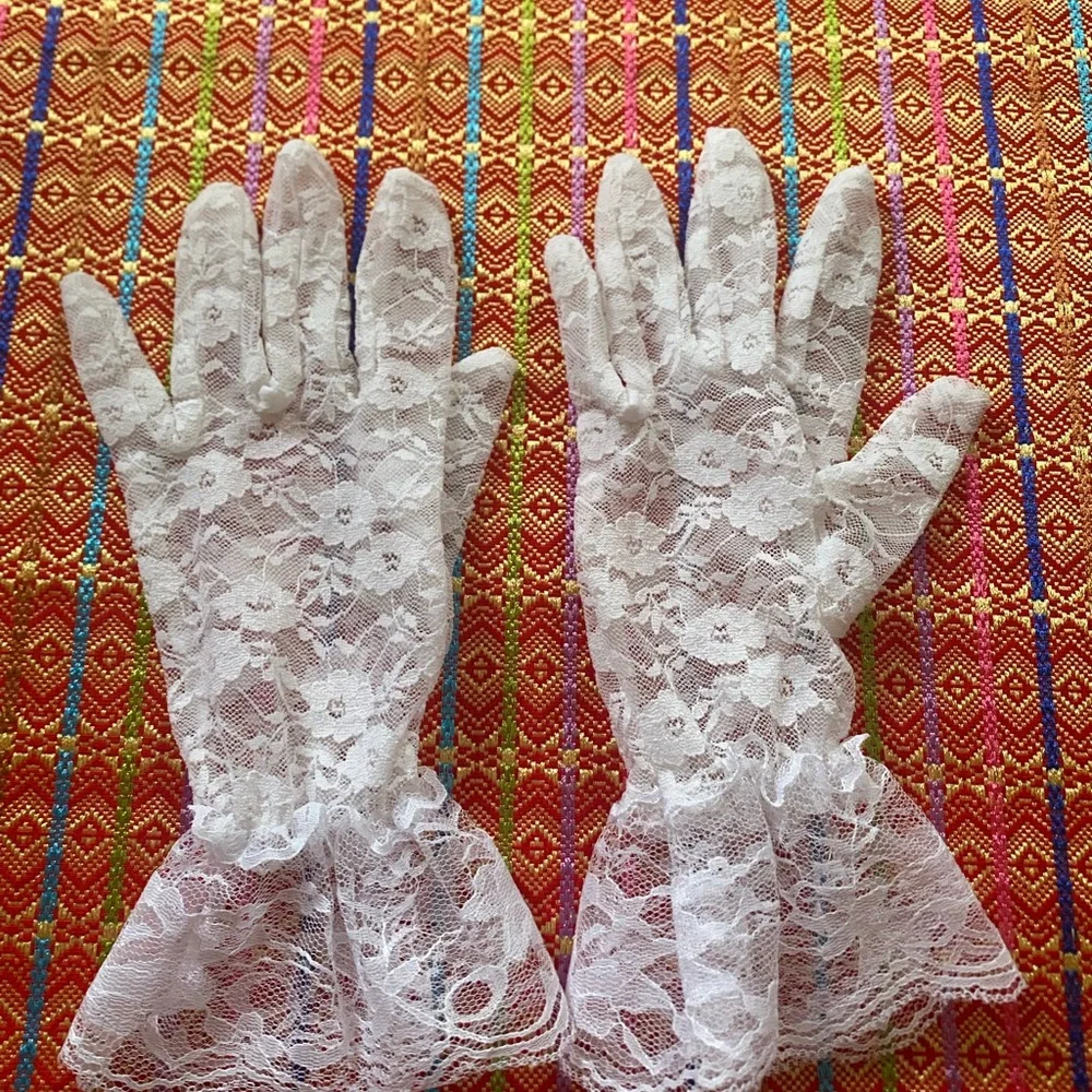 Vintage deadstock white lace ruffle gloves OSFA like new